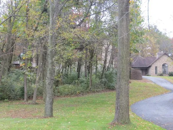 1604 Gish Rd, Manheim, PA 17545