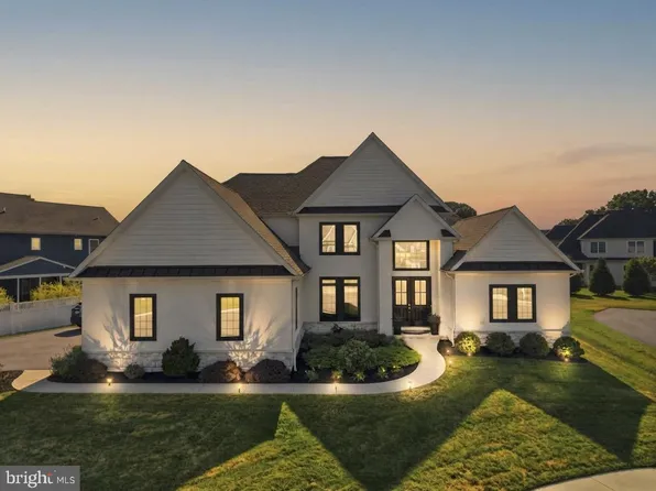 5 Alexa Dr, Lititz, PA 17543
