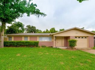 6904 Van Natta Ln, Fort Worth, TX 76112