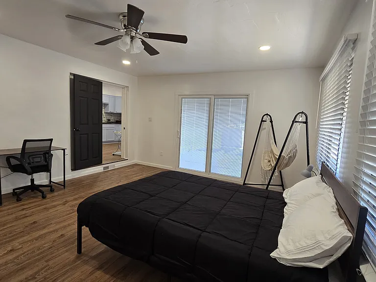 1412 Quincy St NE — Photo 16
