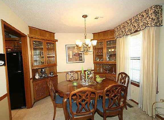 4th image of 1202 N Miller Dr