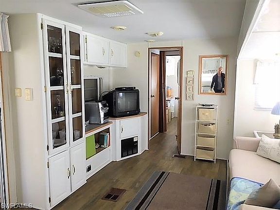 3rd image of 225 Cattleya Refuge 225