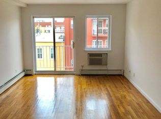 3016 33rd St APT 2R, Astoria, NY 11102