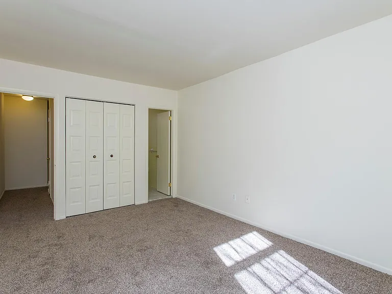 Colonial Village Townhomes — Photo 16