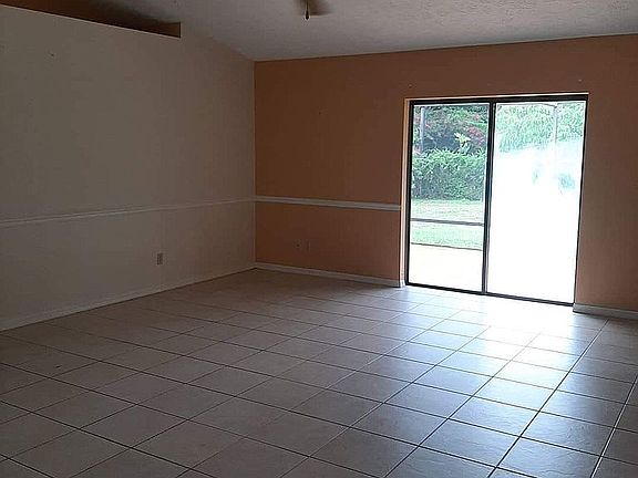 3rd image of 2233 SE Morningside Blvd
