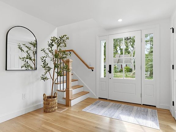 3rd image of 30 Deerfield Rd