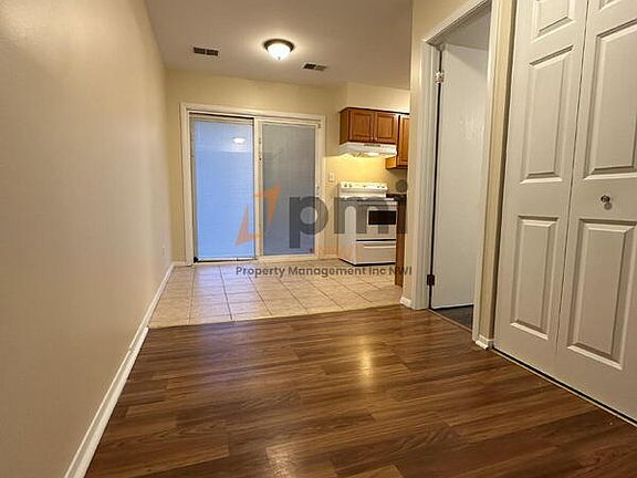 4th image of 2217 Yorktowne Dr