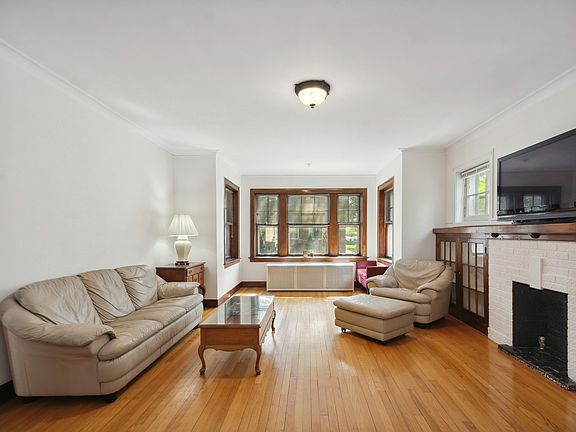 2nd image of 5700 N Artesian Ave #1S