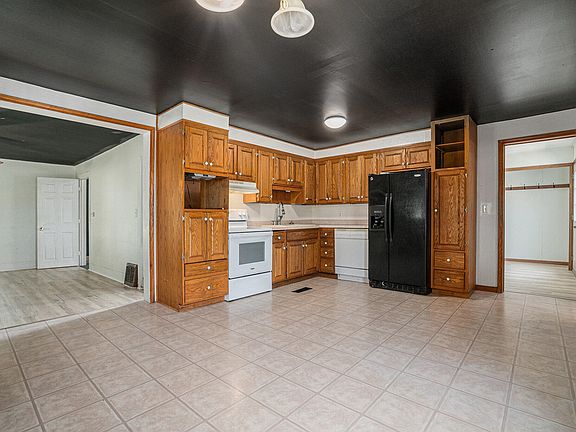 5th image of 327 N Clark St