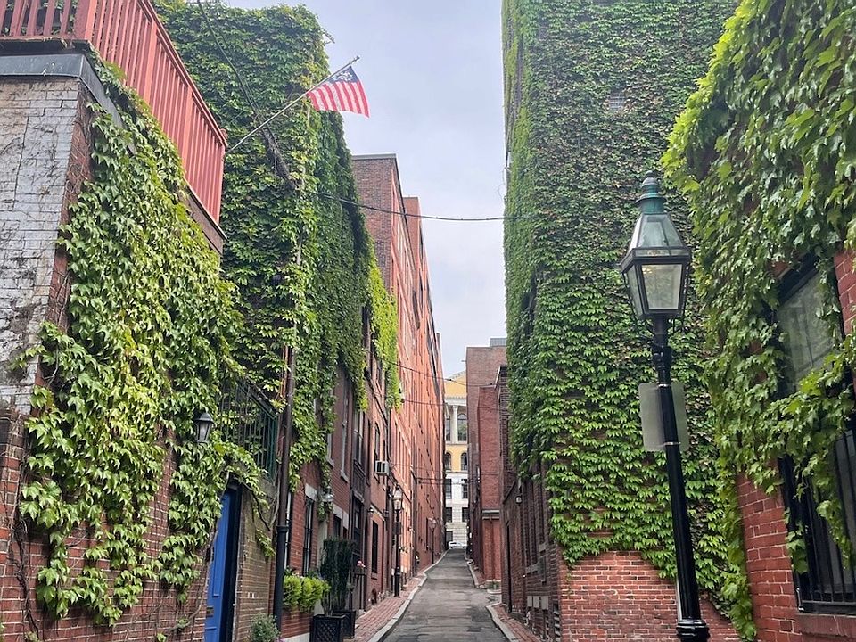 1st image of 25 Ridgeway Ln APT 2