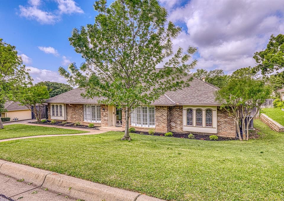 1st image of 2106 Hill Country Dr