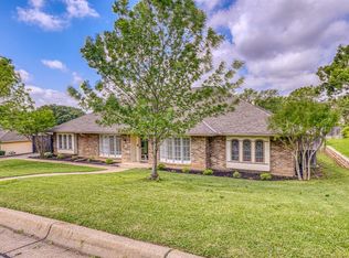 2106 Hill Country Dr, Arlington, TX 76012