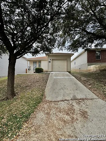 5706 Red Cyn Photo 1