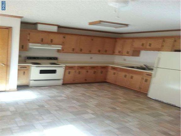 3rd image of 1210 Apple St