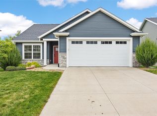 9026 Grand Oaks Dr NE, Cedar Rapids, IA 52402