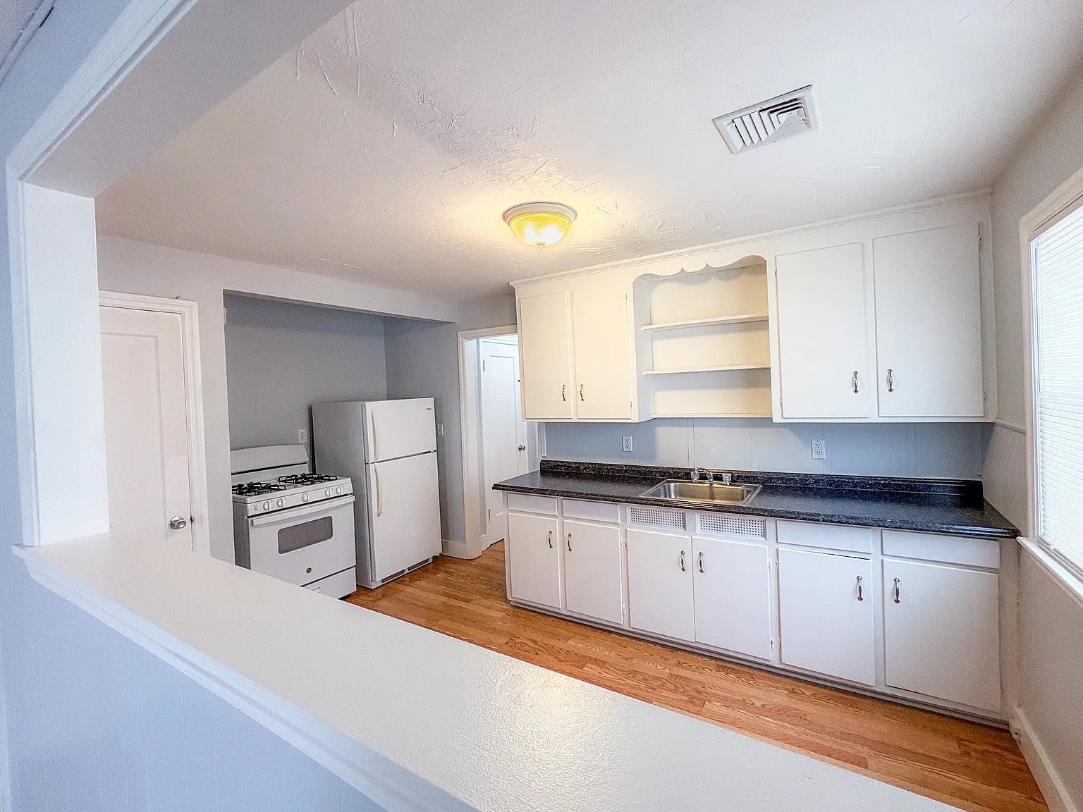 124 Sheldon Ter — Photo 4