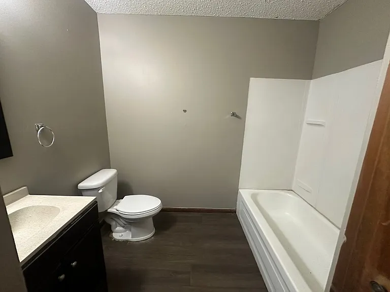 279 Victoria Dr #14C — Photo 7