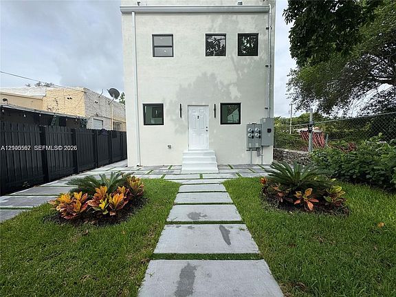 2nd image of 905 SW 13th Ct