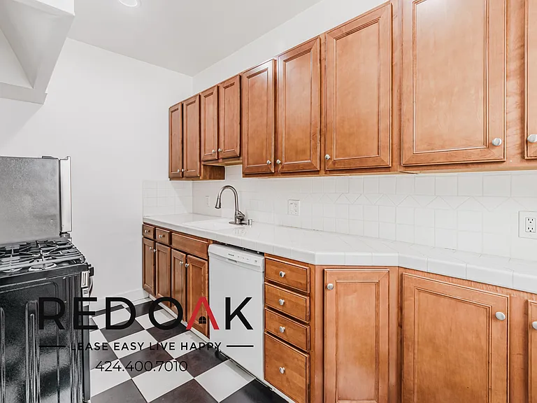 1818 Whitley Ave #203 — Photo 12