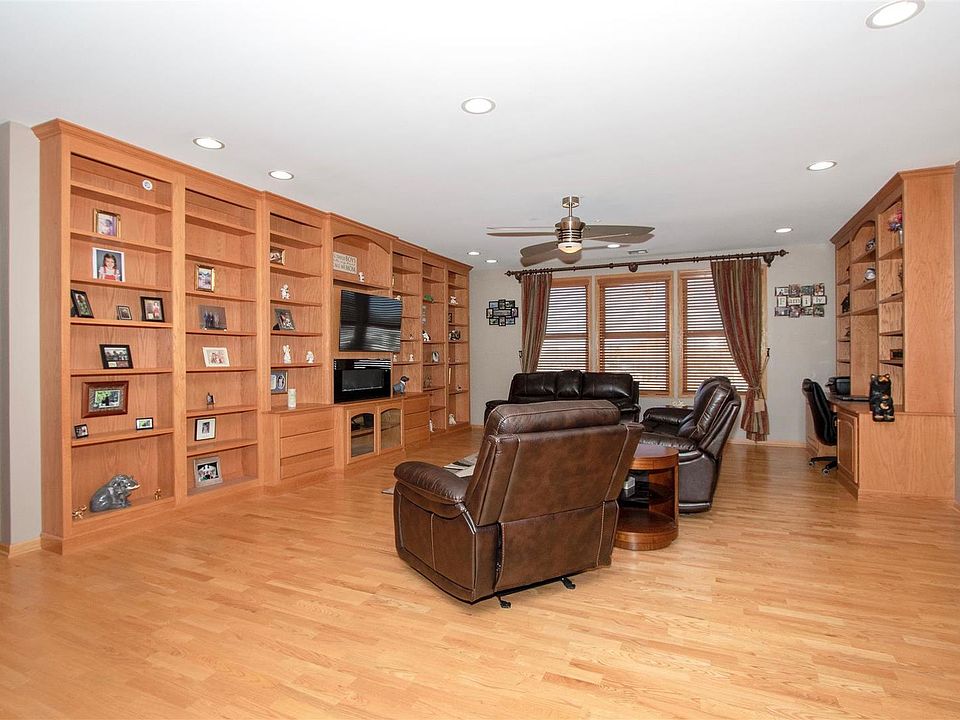 271275 E Railroad Avenue 271 E Railroad Ave , Unit 275 Bartlett IL