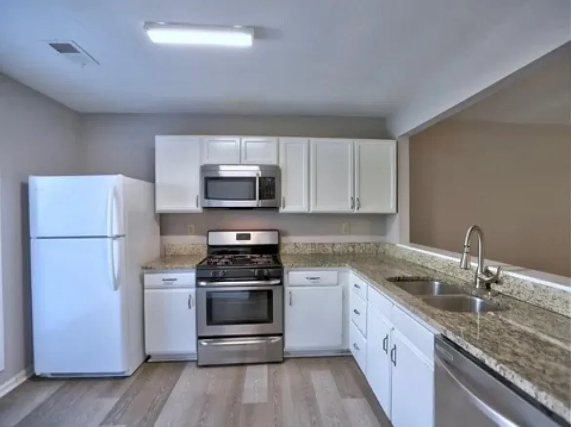 2 bed, 1120 sqft, $1,800 — Photo 4