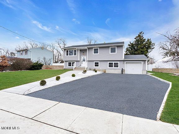 3rd image of 107 Oak Hill Drive