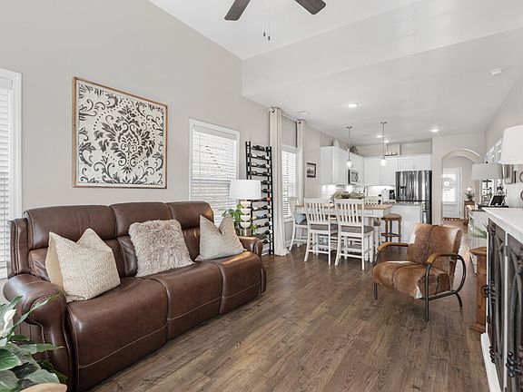 5th image of 1022 Emery Bay Cir
