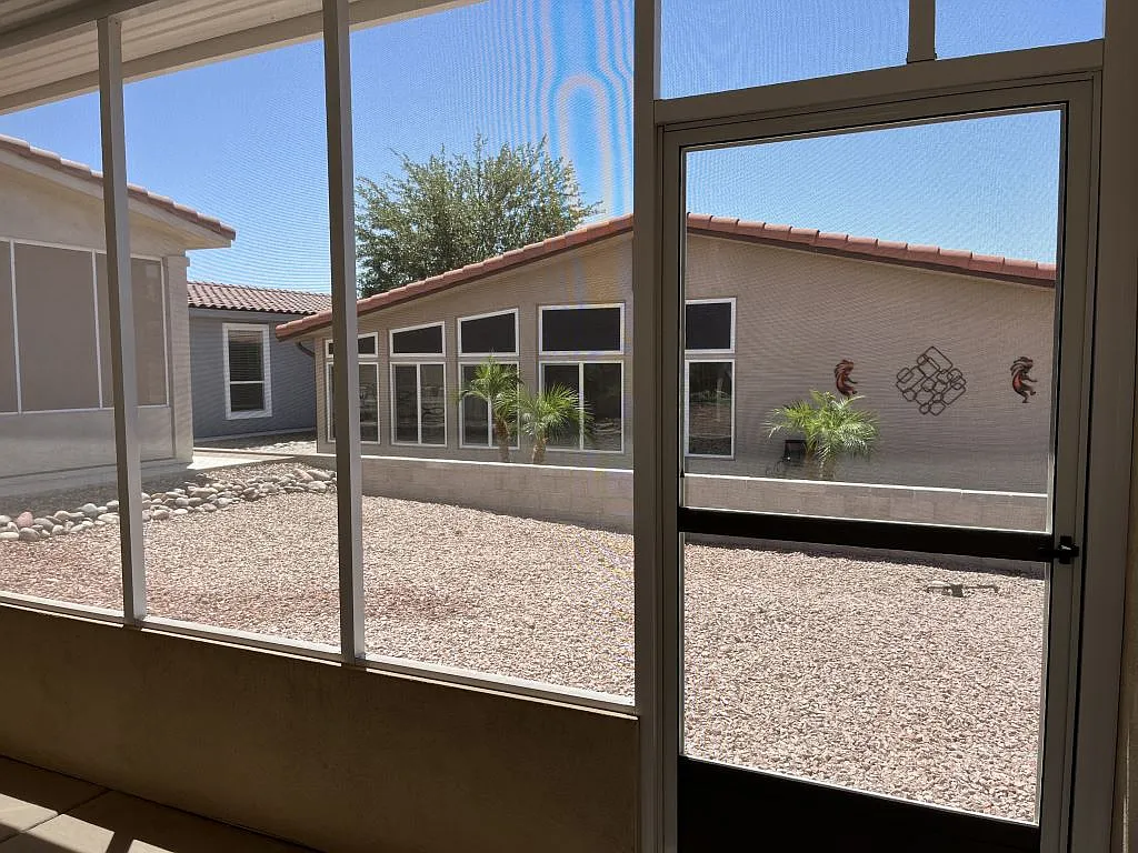 2 bed, 2.0 bath, 976 sqft, $1,470 — Photo 4