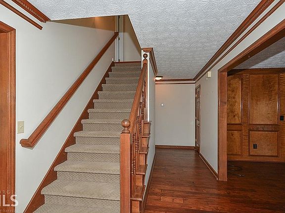 5th image of 2574 Oak Village Pl NE