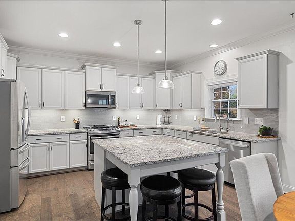 3rd image of 4024 Bostwyck Dr