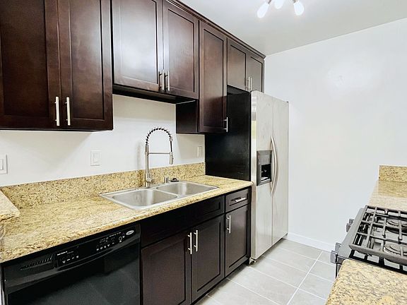 3rd image of 1128 12th St APT 8