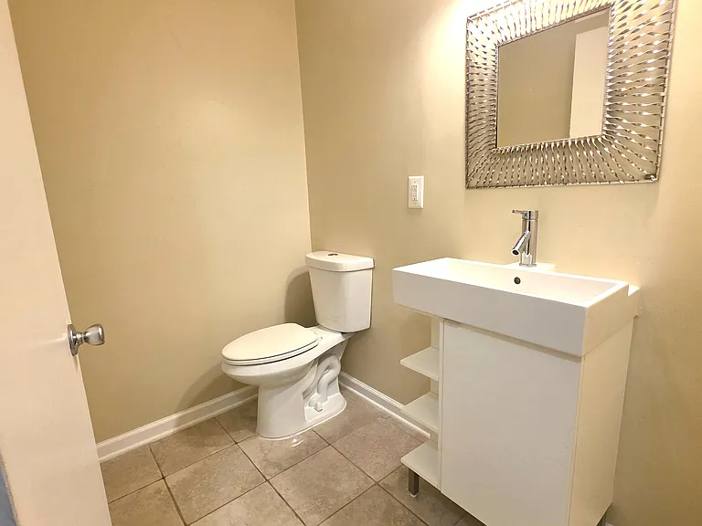 940 Newington Ct — Photo 14