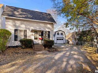 1811 18th St #A, Moline, IL 61265