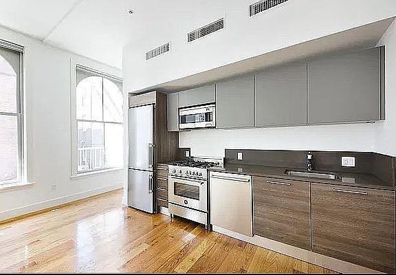 3rd image of 1 Thomas St APT 5B
