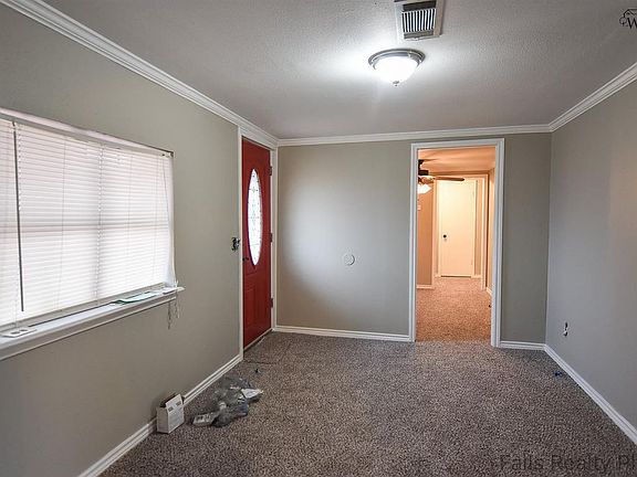 2nd image of 118 N Avenue B