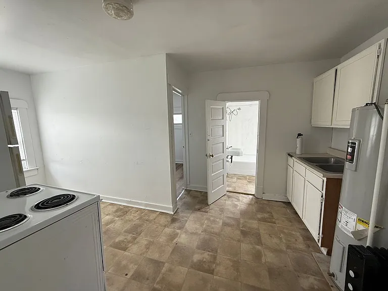 100 S College Ave #9 — Photo 5