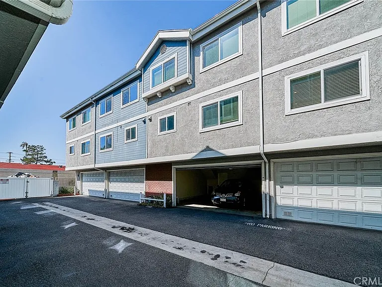 21901 Moneta Ave #10 — Photo 8