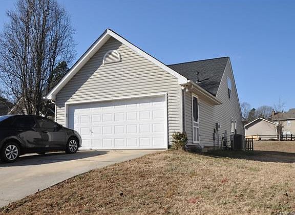 2nd image of 6507 Goldenblush Cres