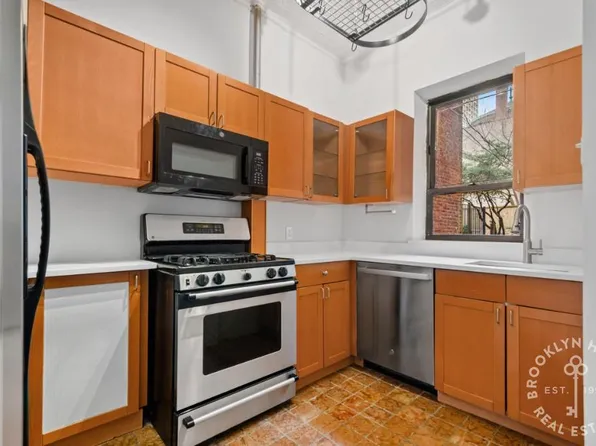 55 Hicks Street image 4 of 8