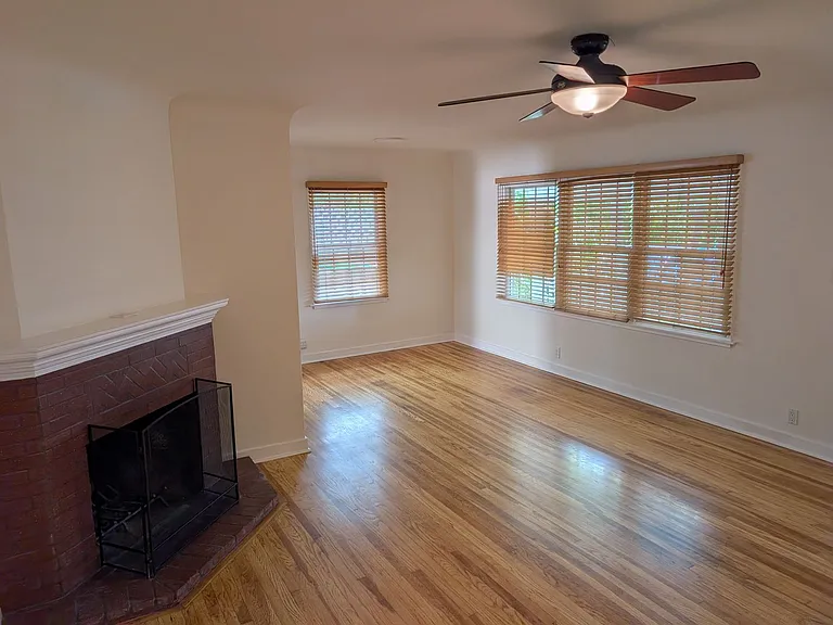 1043 Pacific St — Photo 8