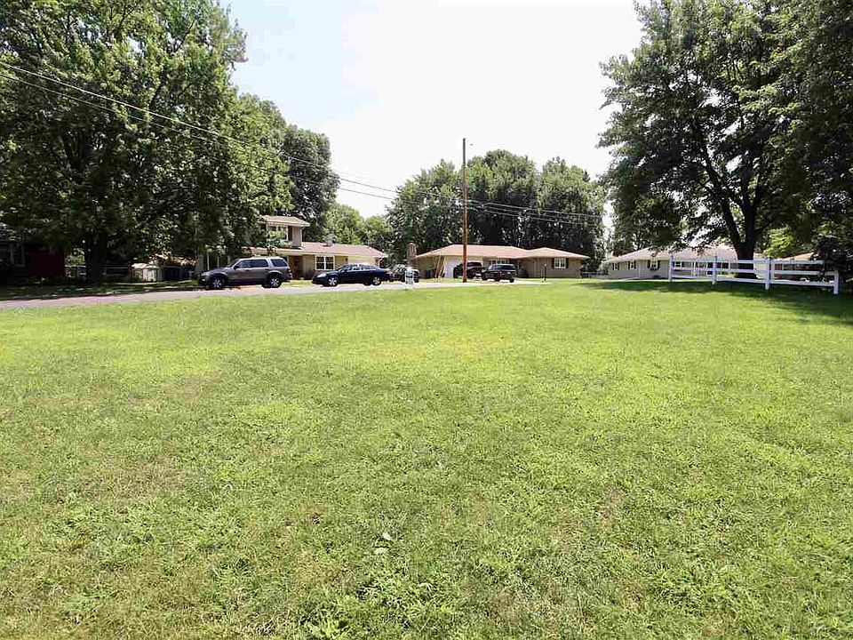 2nd image of 1727 Saint Clair Dr