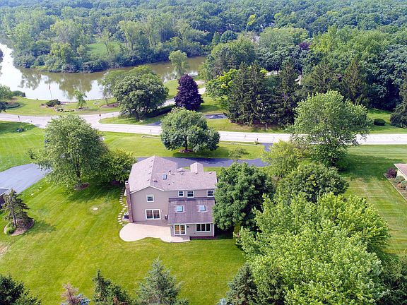 2nd image of 1 Bruce Cir N