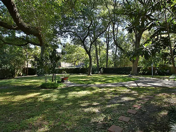 8818 Croes Dr, Houston, TX 77055