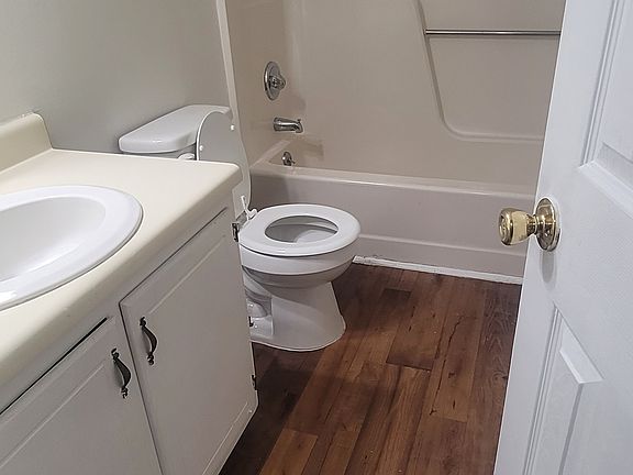 5th image of 107 Royal Forest Ct