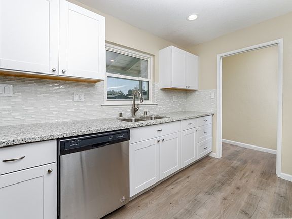 4th image of 138 Antelope St