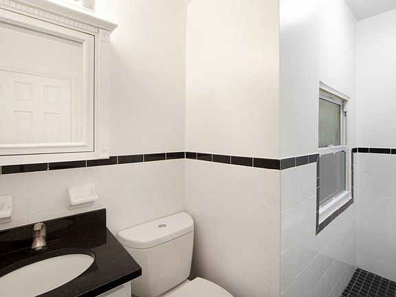 5th image of 136 Orchard St #9B
