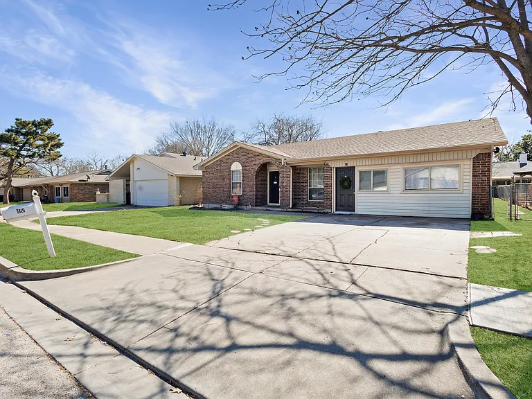 410 Lorine St — Photo 14
