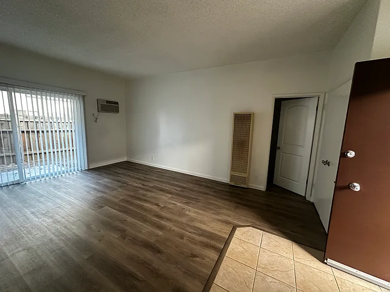 8657 Balboa Blvd #2 — Photo 6