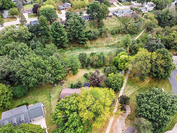 3rd image of 1008 Laramie Ln