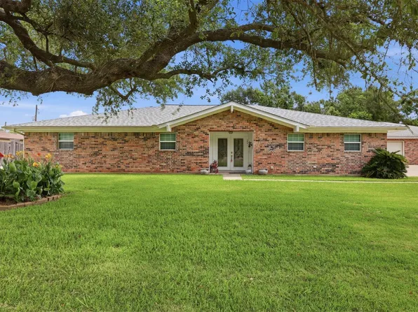 186 Poinsettia St, Bridge City, TX 77611